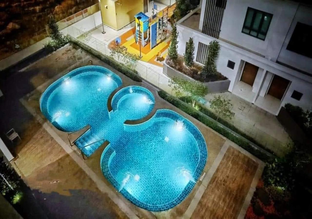 Apartment Hotspring 2 1910 With Theme Park View And Netflix 6 Pax Ipoh