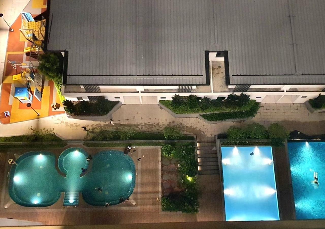 Hotspring 2 1910 With Theme Park View And Netflix 6 Pax Apartment
