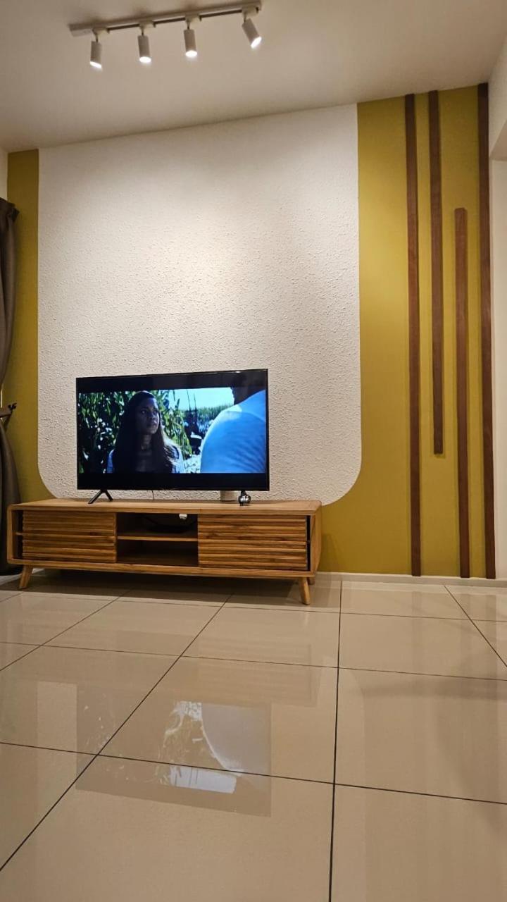 Hotspring 2 1910 With Theme Park View And Netflix 6 Pax Apartment Ipoh